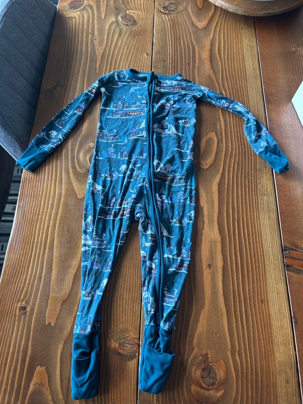 Little Sleepies Christmas/train/winter scene Footie Pajamas, size 18-24 months